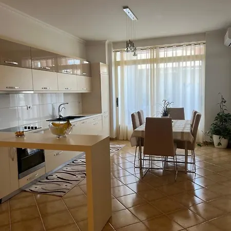 Lukis Vlorë